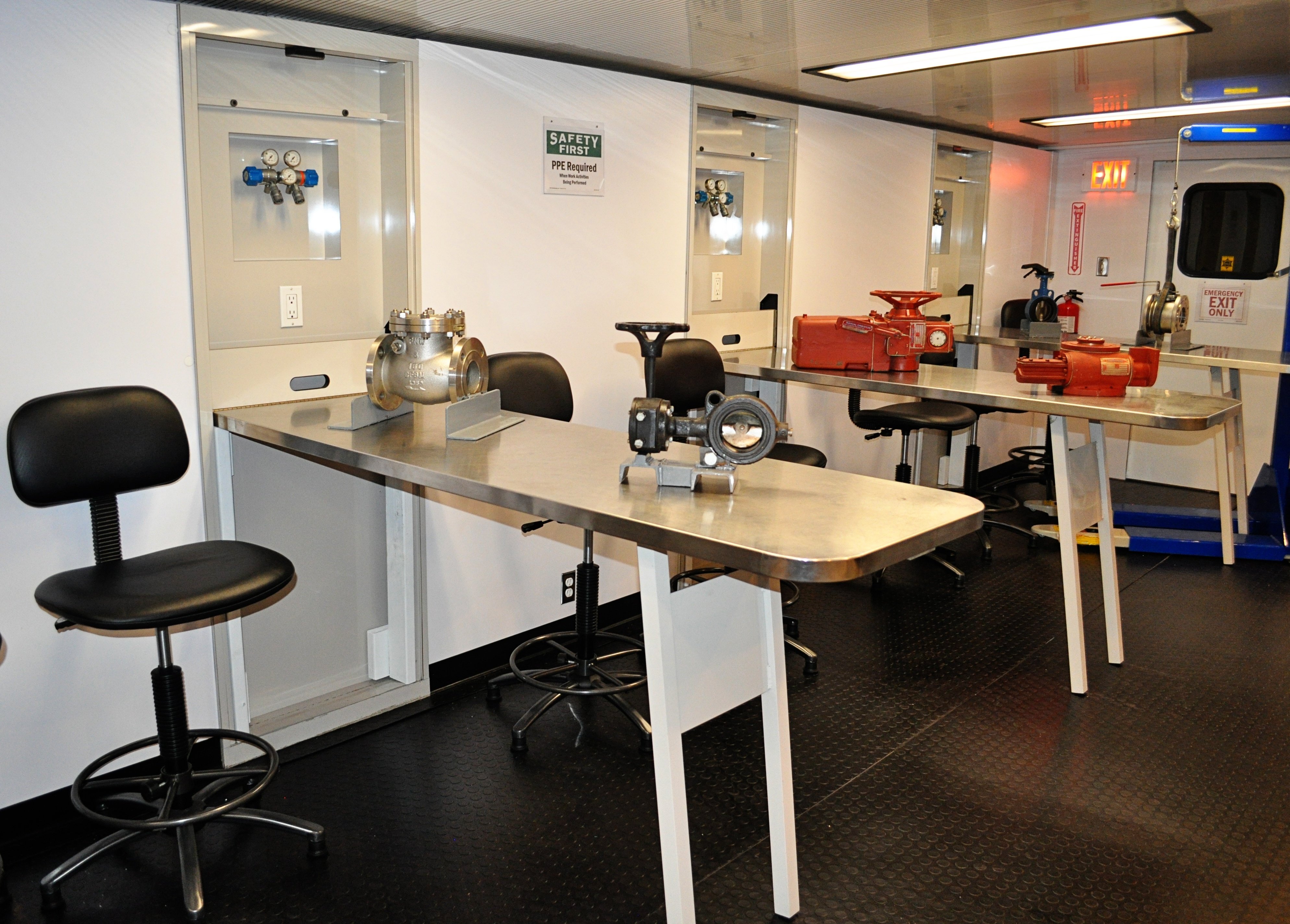 DSC_0007_insidetables