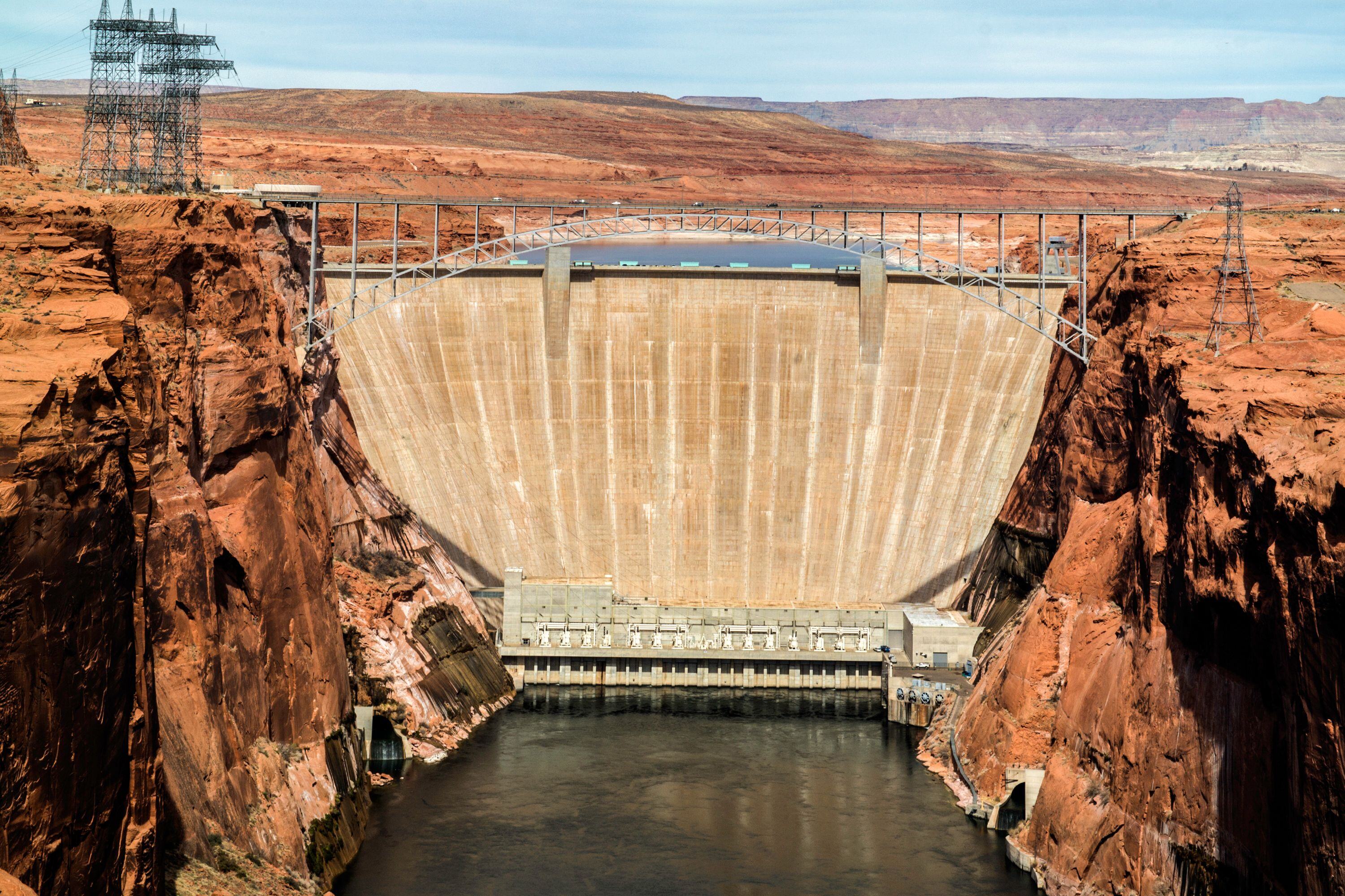 glen-canyon-dam-in-arizona-usa-2023-11-27-04-52-34-utc